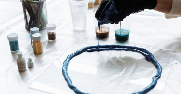 Décoration élégante avec des objets en résine minérale Jesmonite pour une ambiance naturelle