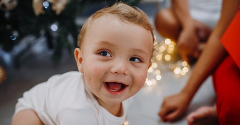 découvrez tout sur l'univers du bébé : conseils soins, produits incontournables et astuces pour accompagner le développement de votre tout-petit.