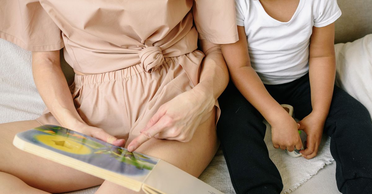 découvrez l'importance de la littératie précoce pour le développement des compétences en lecture et écriture chez les jeunes enfants.