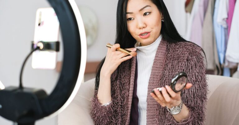 découvrez les meilleurs conseils mode et beauté pour sublimer votre style au quotidien et révéler votre éclat naturel.